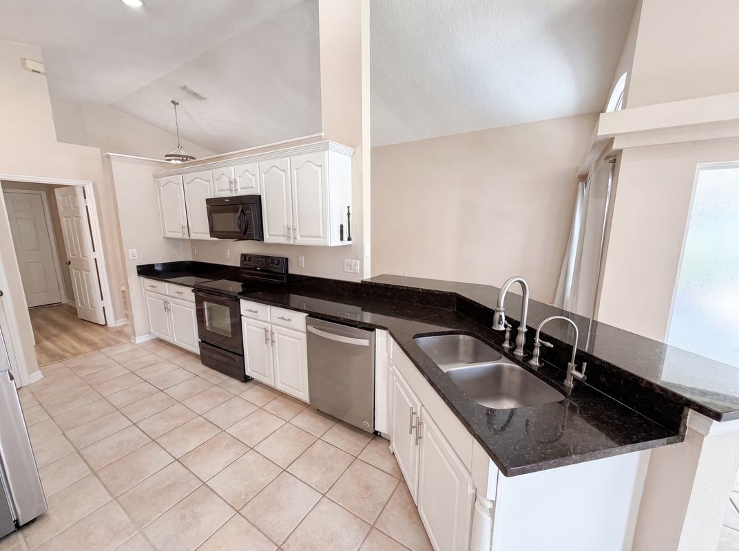 Photo 2 of 31 of 1619 River Birch Ave, Oviedo, FL