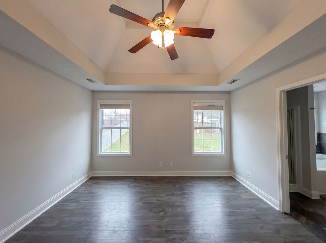 Photo 4 of 22 of 432 Leslie Wood Dr, Clarksville, TN