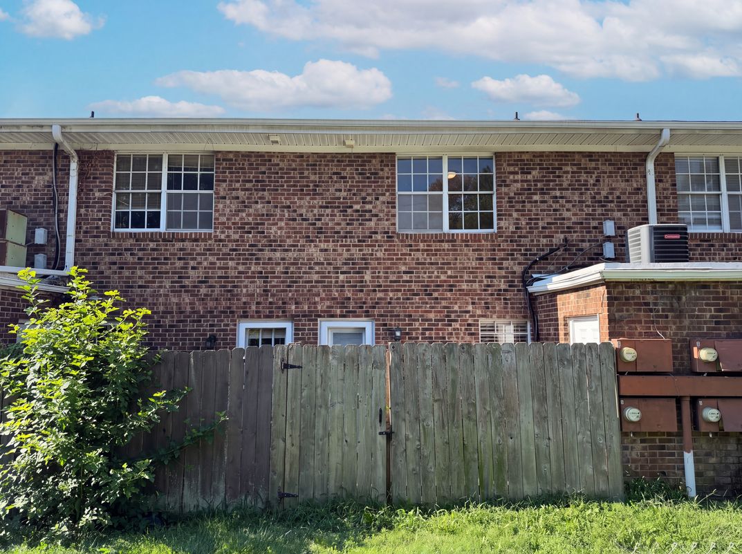 Photo 5 of 20 of 1311 W Meadowview Rd, Greensboro, NC