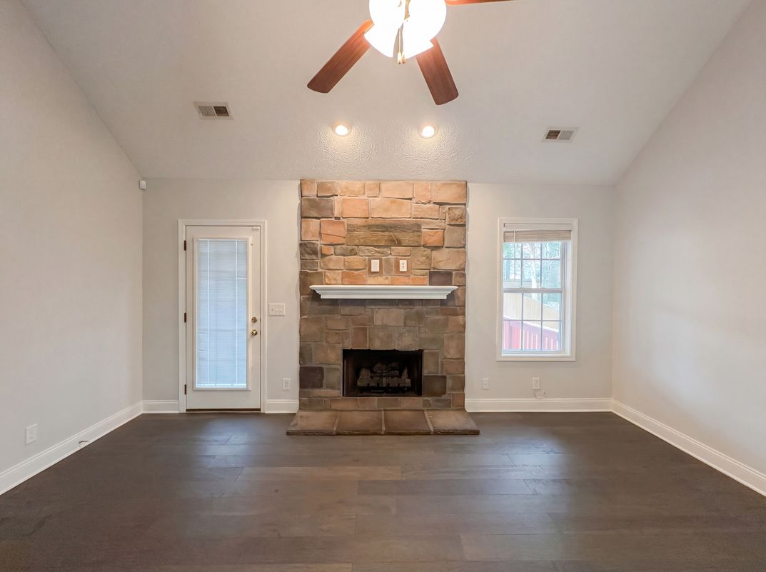 Property photo 3 of 432 Leslie Wood Dr