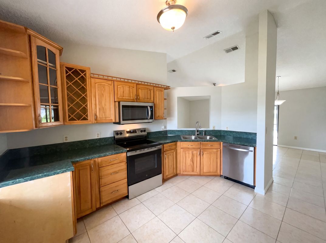 Photo 10 of 25 of 103 Dulverton Way, Kissimmee, FL