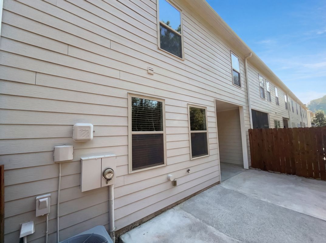 Photo 5 of 19 of 220 Madison Ave, Acworth, GA