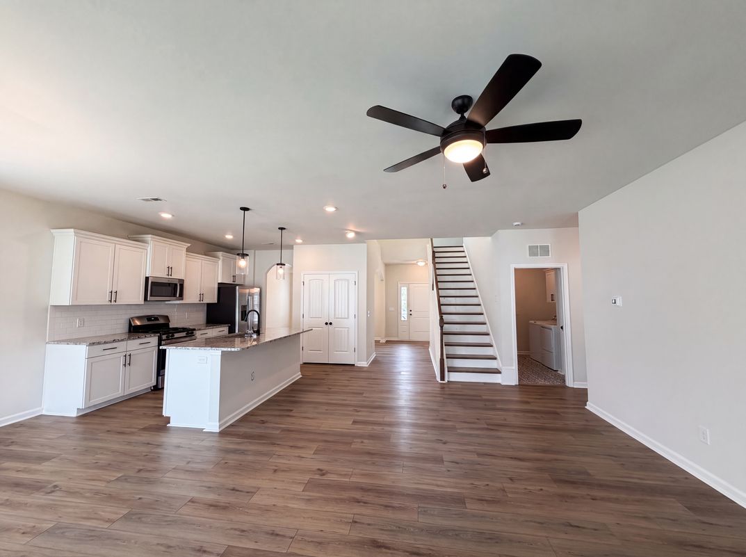 Photo 3 of 37 of 7463 Buckview Ct, Kernersville, NC