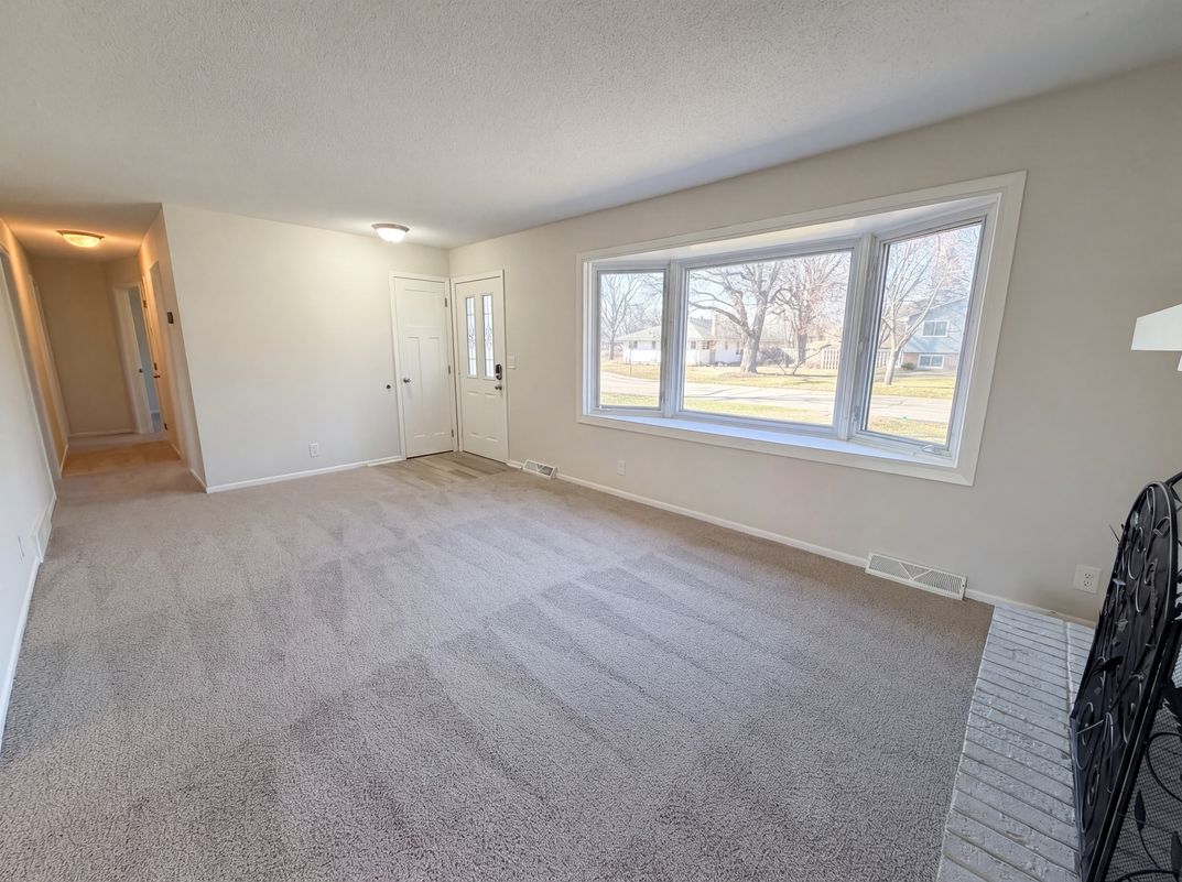 Photo 3 of 32 of 354 111th Ave NW, Coon Rapids, MN