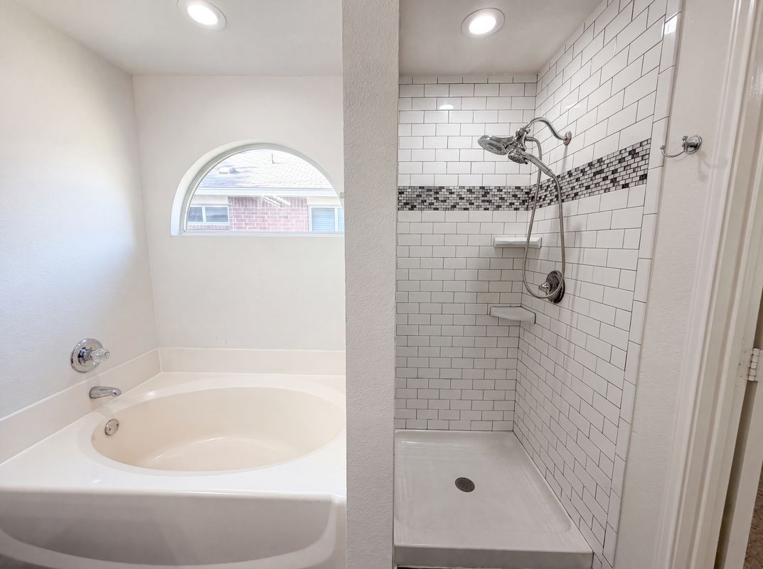 Photo 18 of 21 of 109 Eagle Dr, Luling, TX