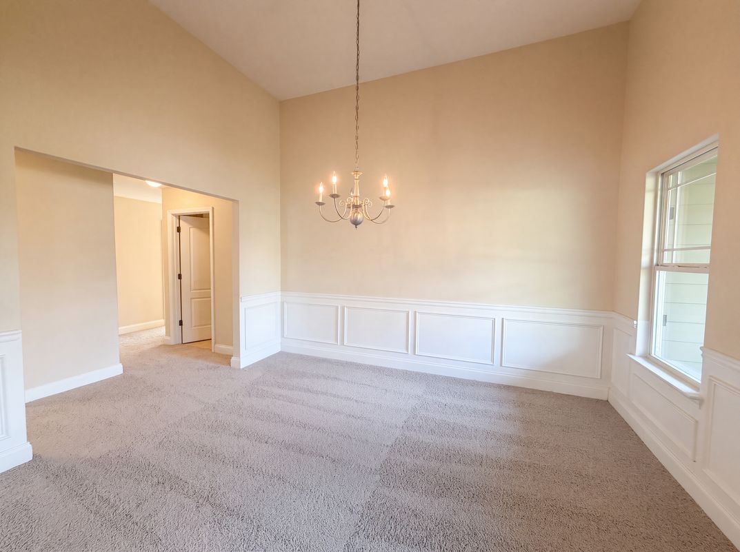 Photo 5 of 17 of 453 Castle Top Ln, Lawrenceville, GA