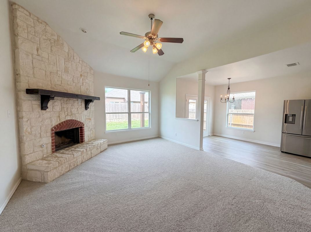 Property photo 3 of 895 Honey Locust Dr