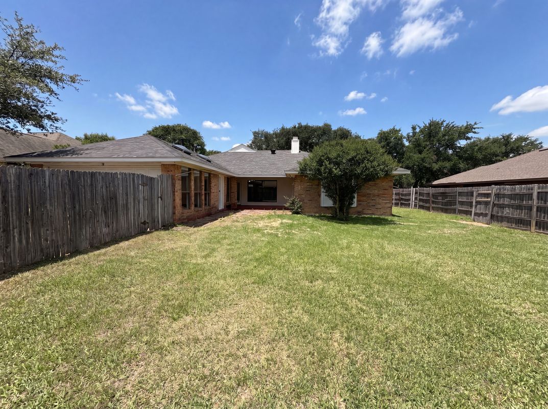 Photo 5 of 16 of 6712 Coach House Ln, Plano, TX