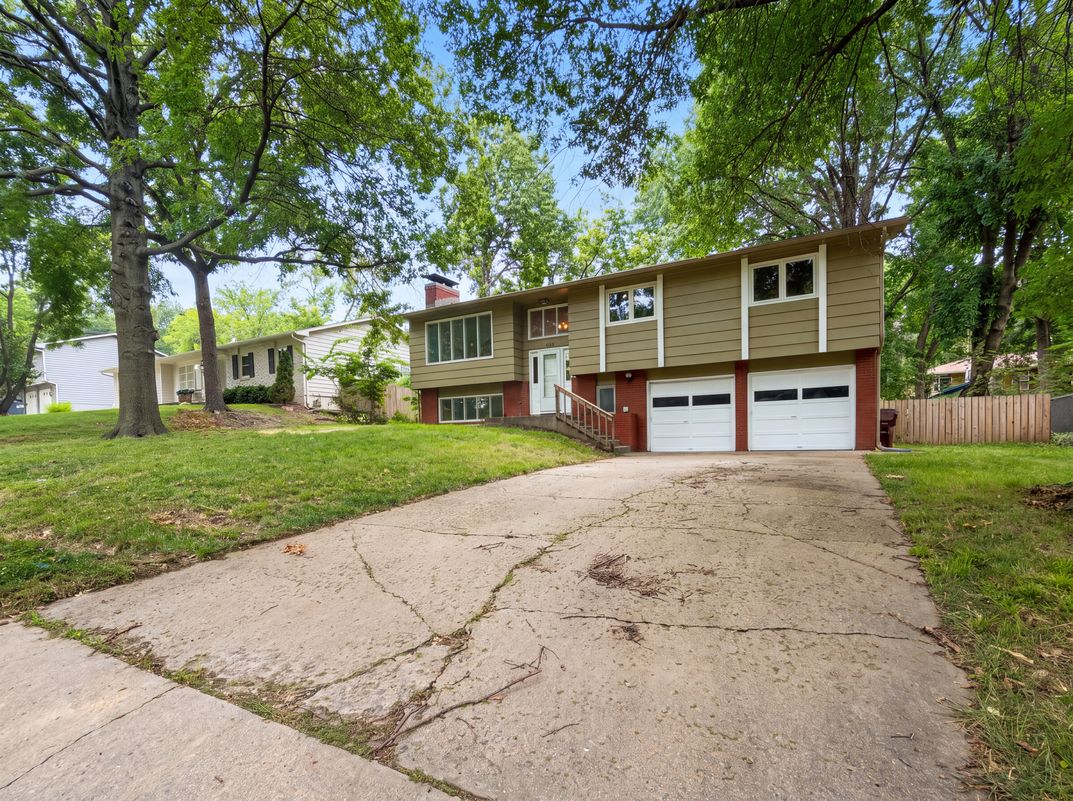 Photo 14 of 21 of 2909 Sagebrush Dr, Lawrence, KS