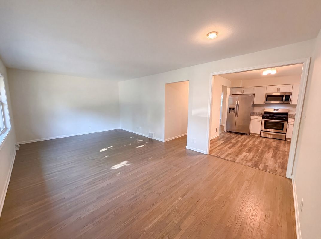 Photo 3 of 22 of 4423 Tyler St NE, Columbia Heights, MN