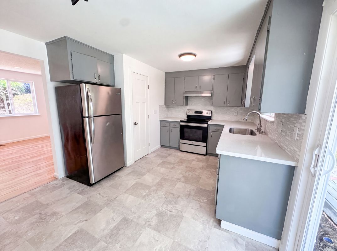 Photo 9 of 19 of 712 141st St E, Tacoma, WA