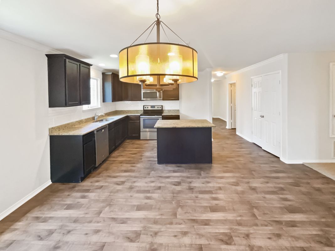 Photo 12 of 19 of 1409 Rivers Creek Ln, Little Elm, TX