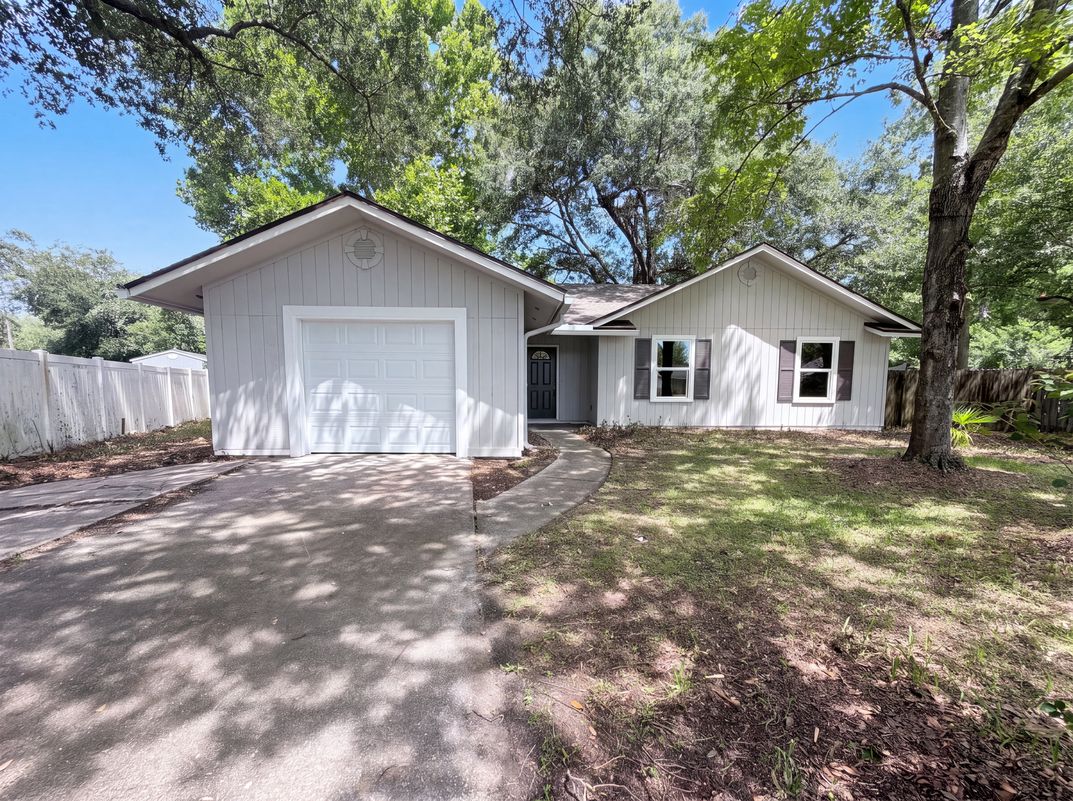 Photo 13 of 16 of 1832 Blarney Cir, Middleburg, FL