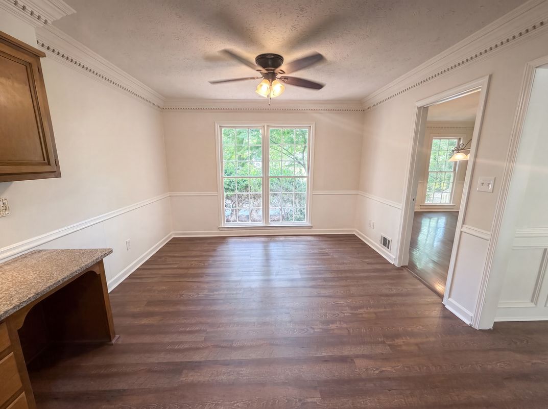 Photo 6 of 29 of 4379 Inns Brook Dr, Snellville, GA