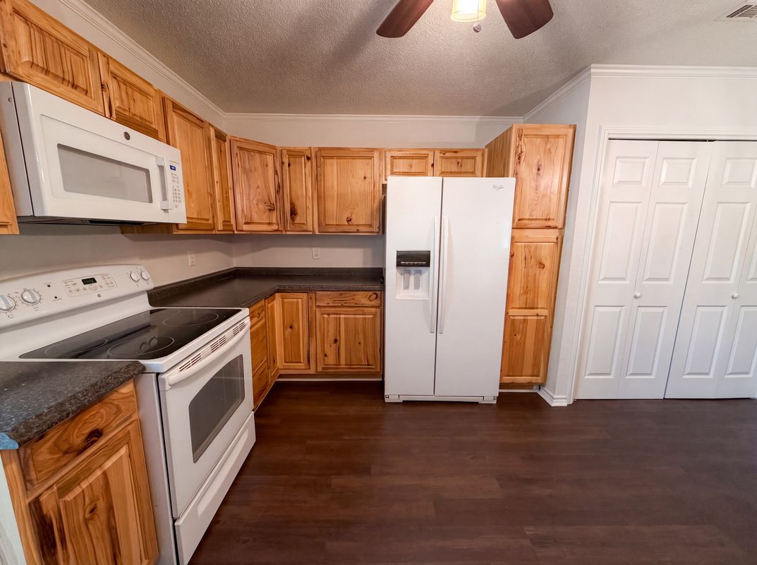 Photo 6 of 18 of 1406 Tad St, Ennis, TX