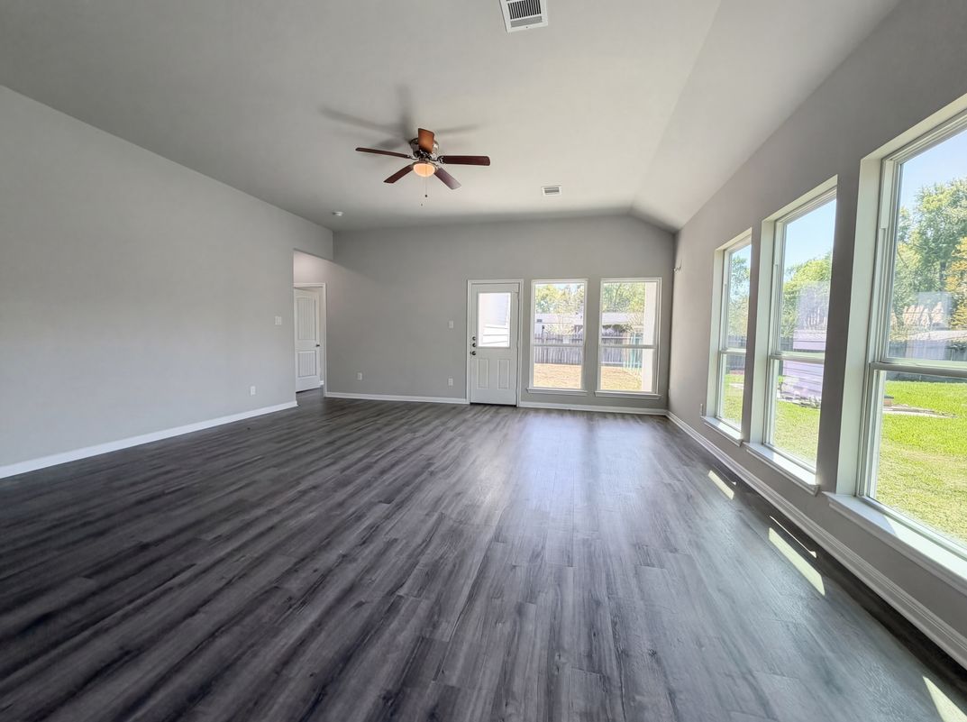Photo 3 of 20 of 222 Spruce Lake Rd, Huffman, TX