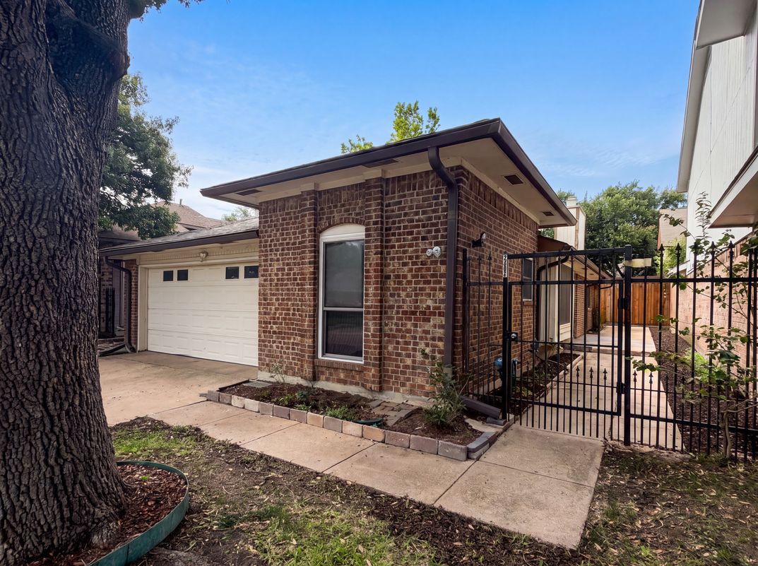 Photo 18 of 21 of 2604 Leo Dr, Garland, TX