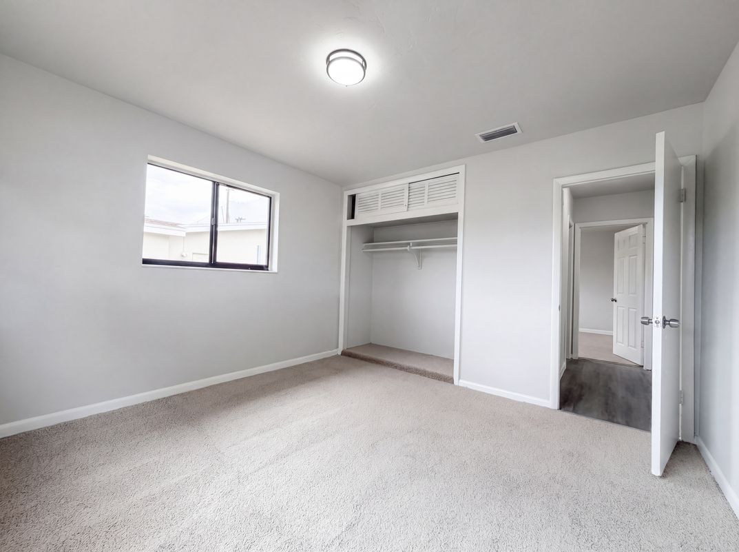 Photo 14 of 19 of 820 NW 78th Ave, Pembroke Pines, FL