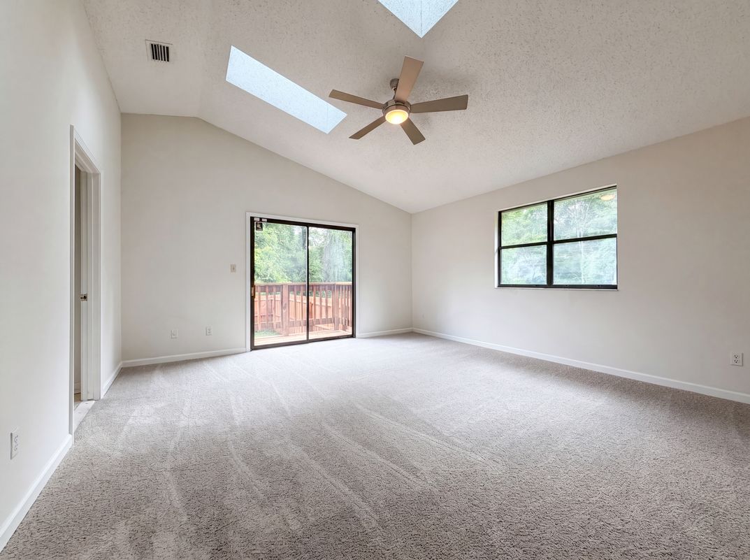 Photo 9 of 17 of 8510 McNeill Rd, Jacksonville, FL
