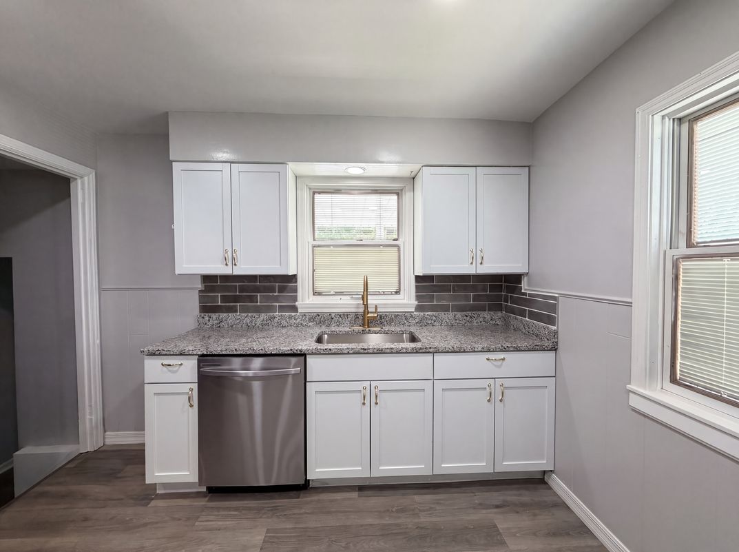 Photo 4 of 18 of 7425 Martin St, Cincinnati, OH