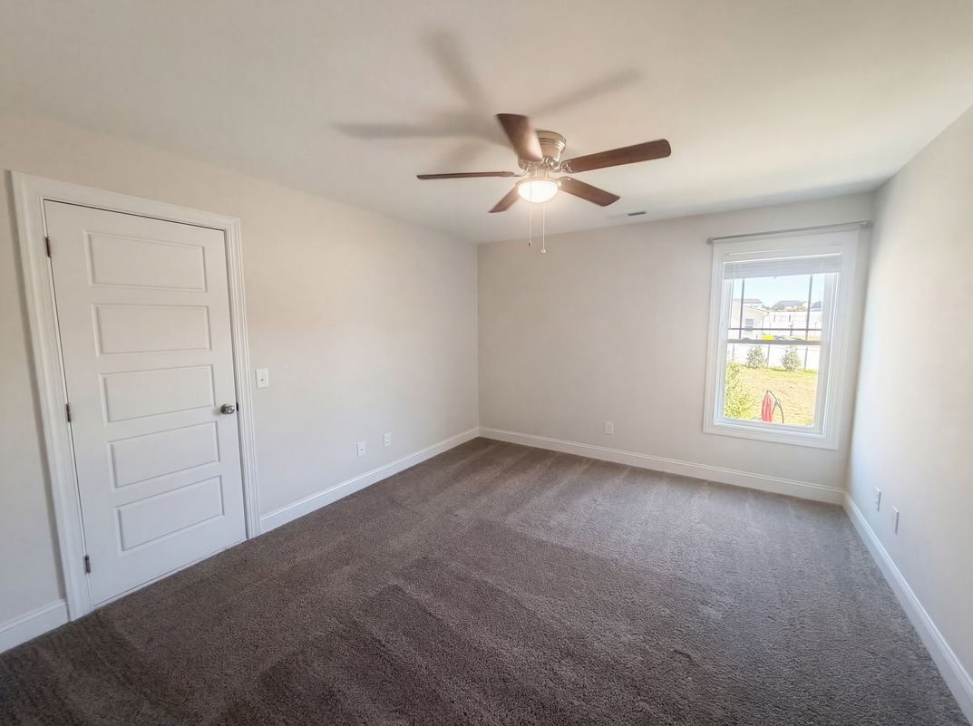 Photo 15 of 21 of 333 Oakhaven Dr, Holly Springs, NC
