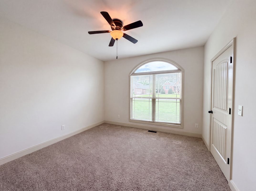 Photo 9 of 30 of 3512 Martins Woods Ln, La Vergne, TN