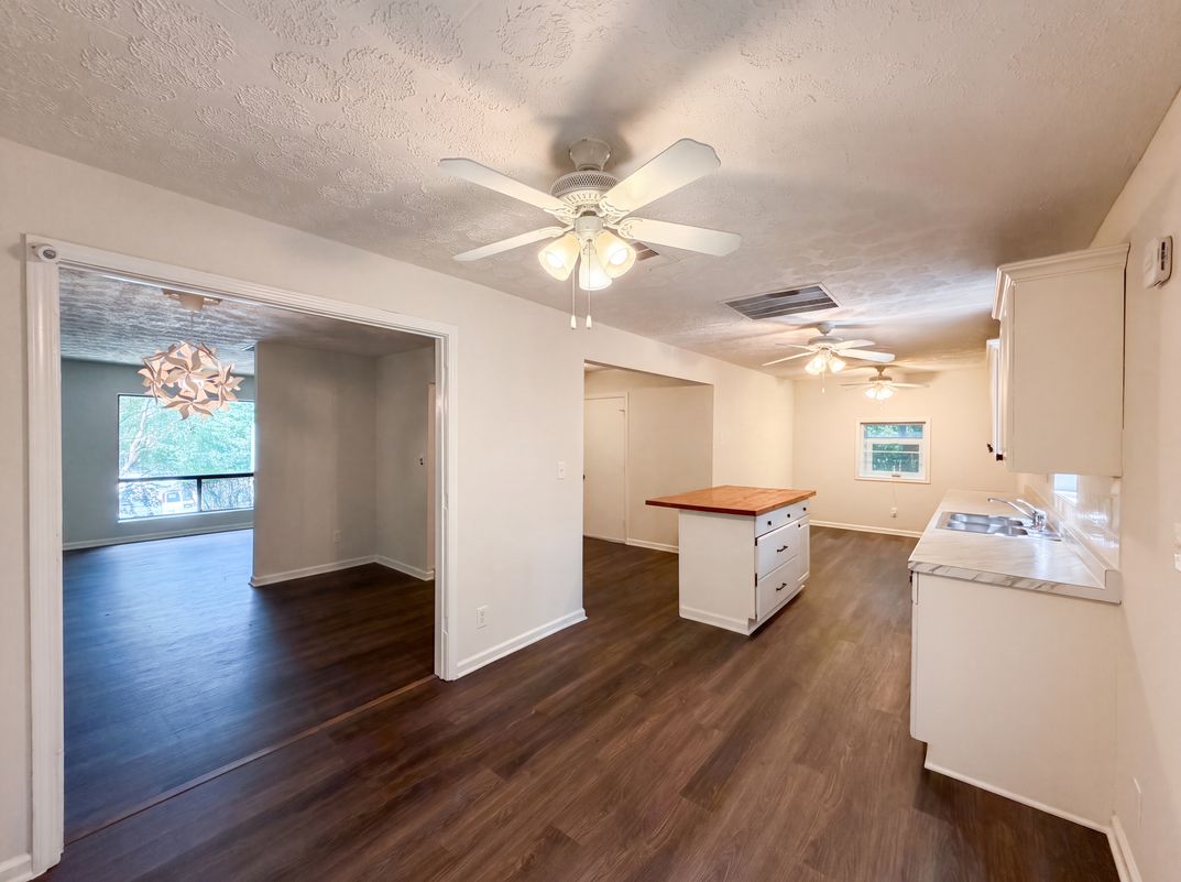 Photo 10 of 25 of 3808 Shane Ct, Ellenwood, GA