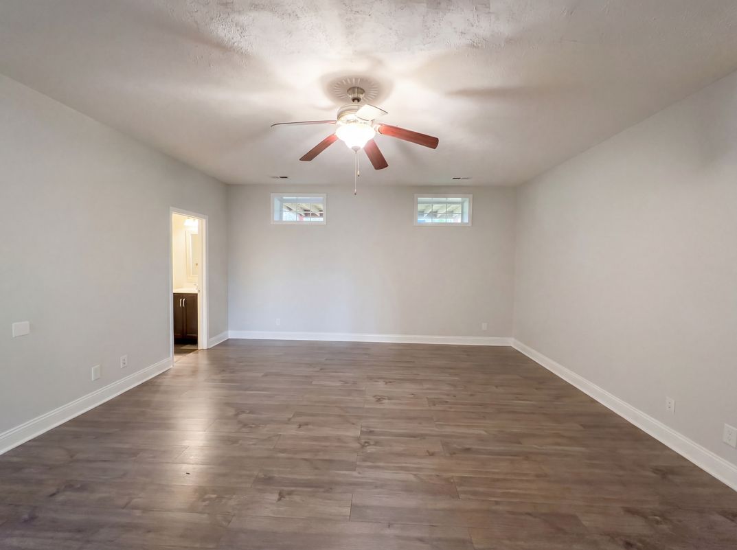 Photo 7 of 22 of 432 Leslie Wood Dr, Clarksville, TN