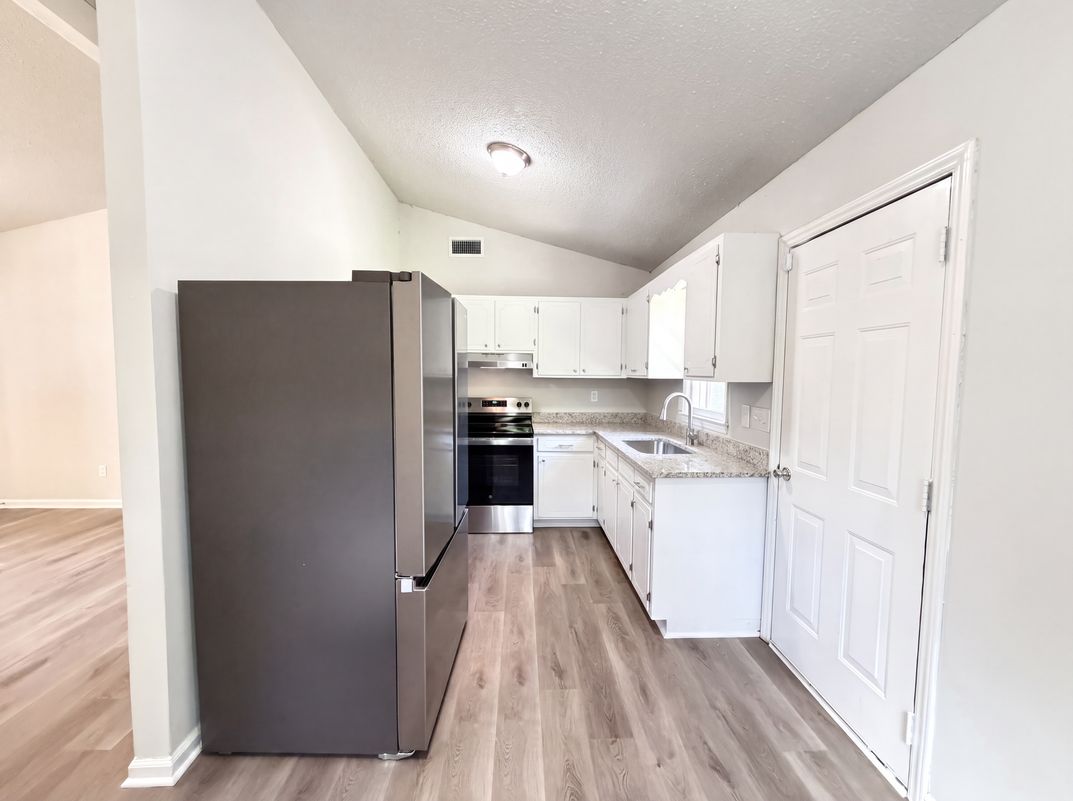 Photo 6 of 16 of 6912 Fieldlark Ln, Charlotte, NC