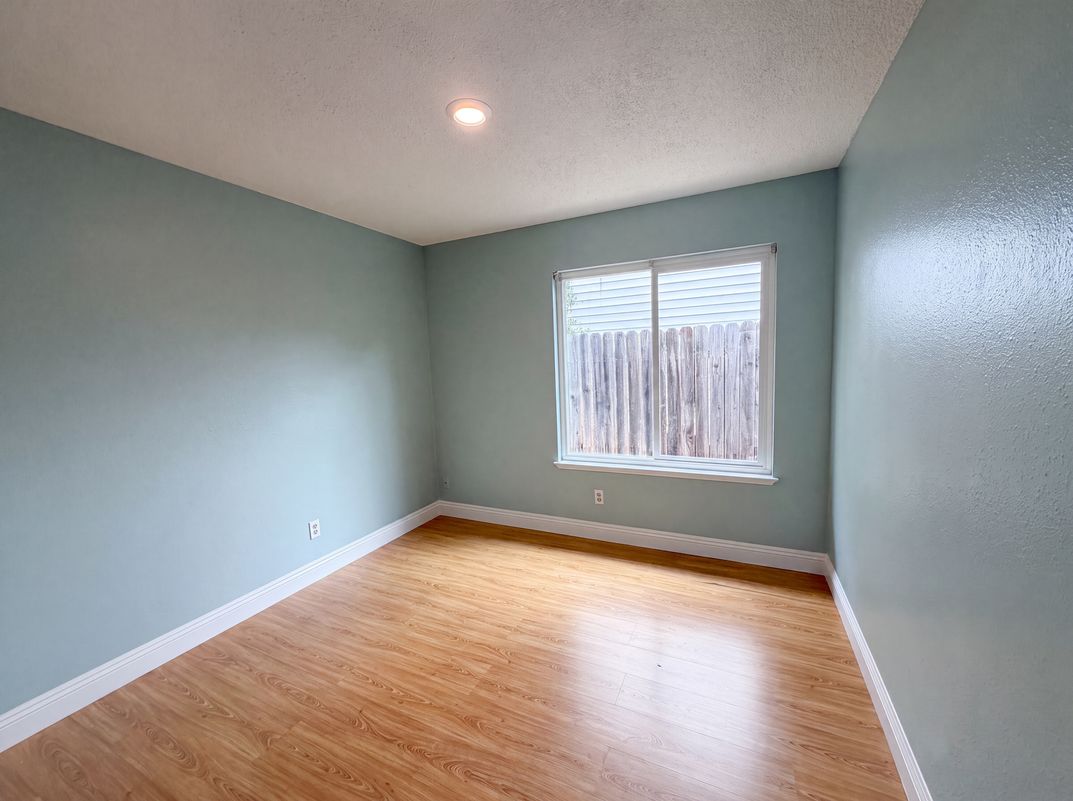 Photo 16 of 25 of 7804 McClintock Way, Sacramento, CA