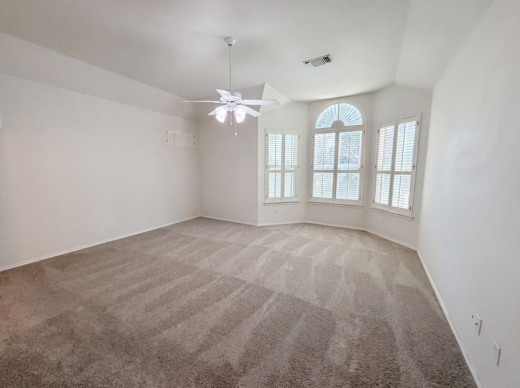 Photo 10 of 24 of 117 Brentwood Dr, Georgetown, TX