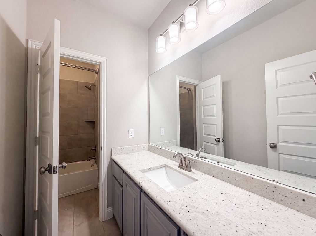 Photo 8 of 46 of 1208 Redbud St, Howe, TX