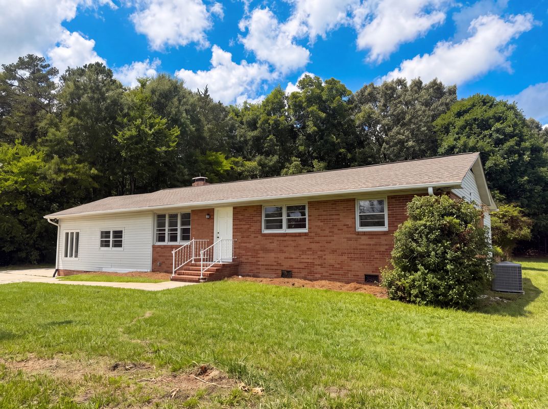 Photo 19 of 22 of 4913 Millpoint Rd, Greensboro, NC