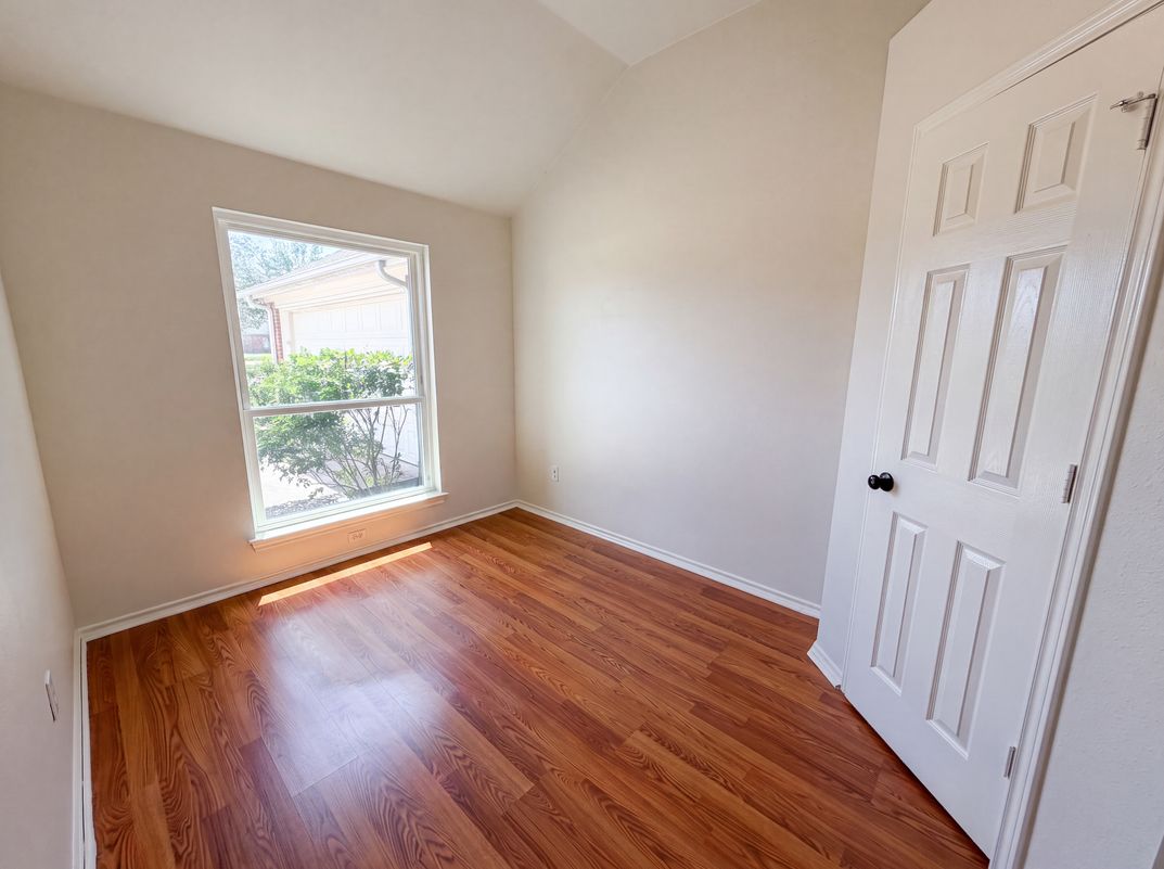 Photo 8 of 21 of 324 Cascade Dr, Red Oak, TX