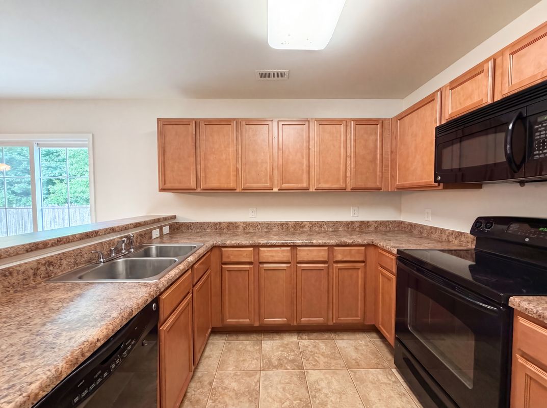 Photo 8 of 26 of 5503 Hardie Farm Dr, Greensboro, NC