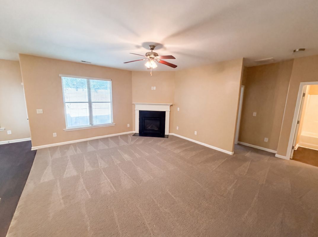 Photo 6 of 23 of 2471 Quincy Loop, Fairburn, GA