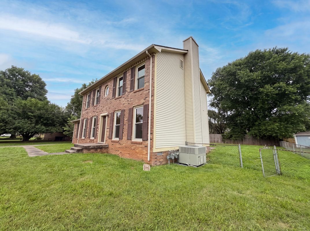 Photo 21 of 24 of 3402 Chaney Ln, Clarksville, TN