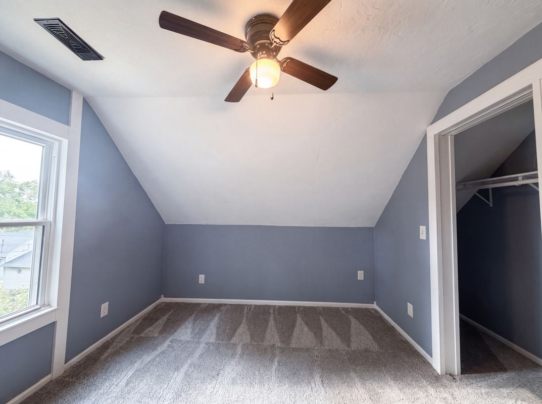 Photo 6 of 20 of 423 N Missouri St, Liberty, MO