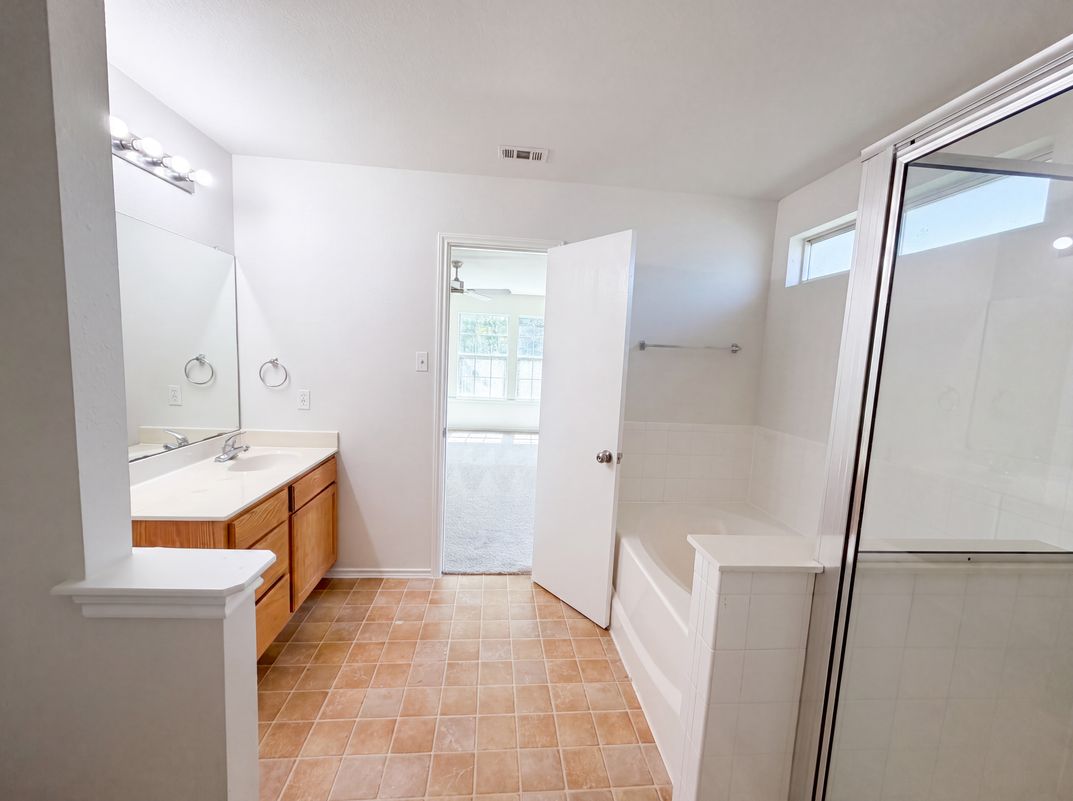 Photo 15 of 20 of 710 Encanto Dr, Leander, TX
