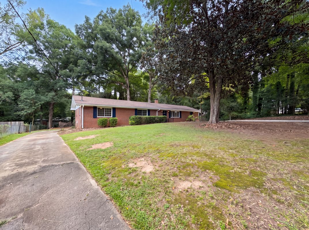 Photo 22 of 24 of 210 Pinewood Ln, Stockbridge, GA