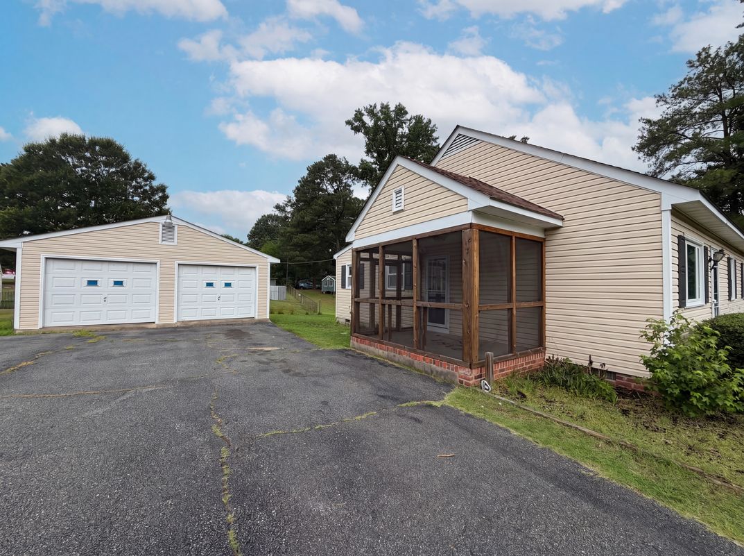 Photo 16 of 17 of 7397 Shady Grove Rd, Mechanicsville, VA