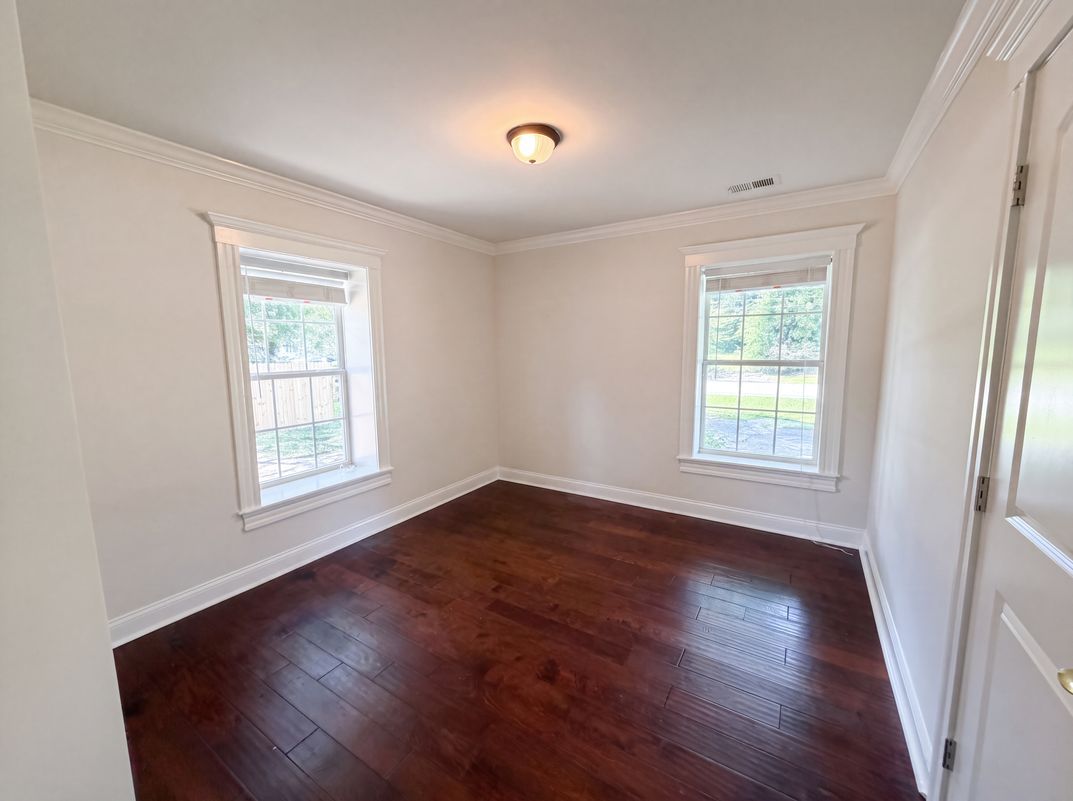 Photo 12 of 20 of 829 W 2nd North St, Summerville, SC