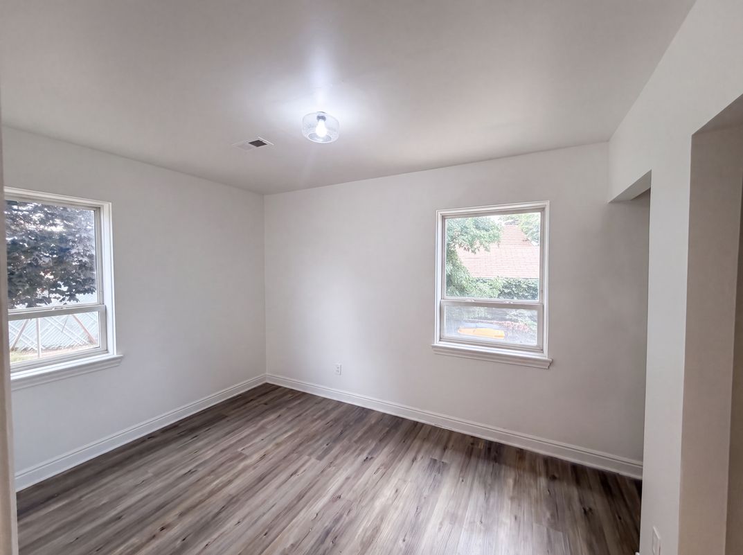 Photo 4 of 23 of 116 Ross Dr, Clearfield, UT