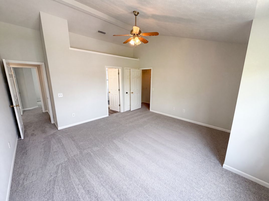 Photo 4 of 33 of 6680 Crestwell Ln, Indianapolis, IN