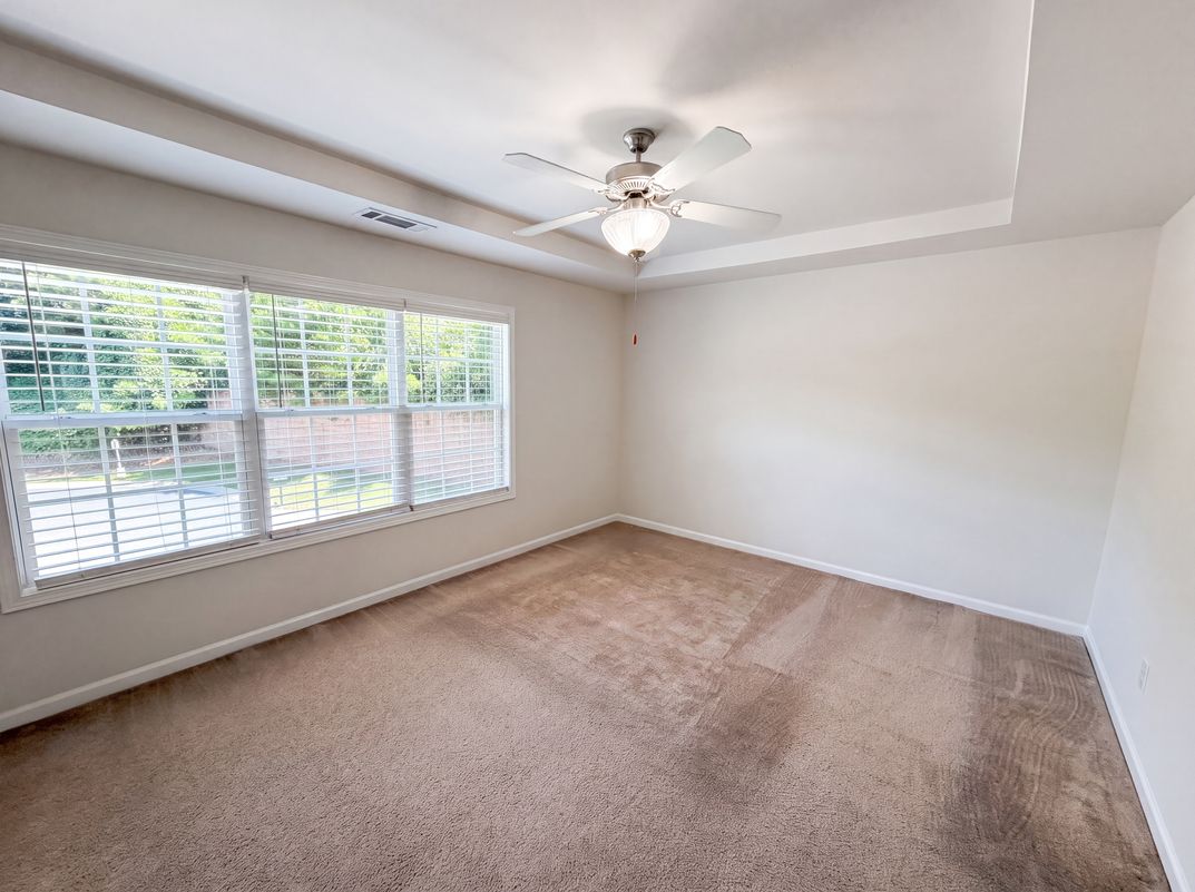 Photo 10 of 23 of 1019 Ivydale Cir, Lawrenceville, GA