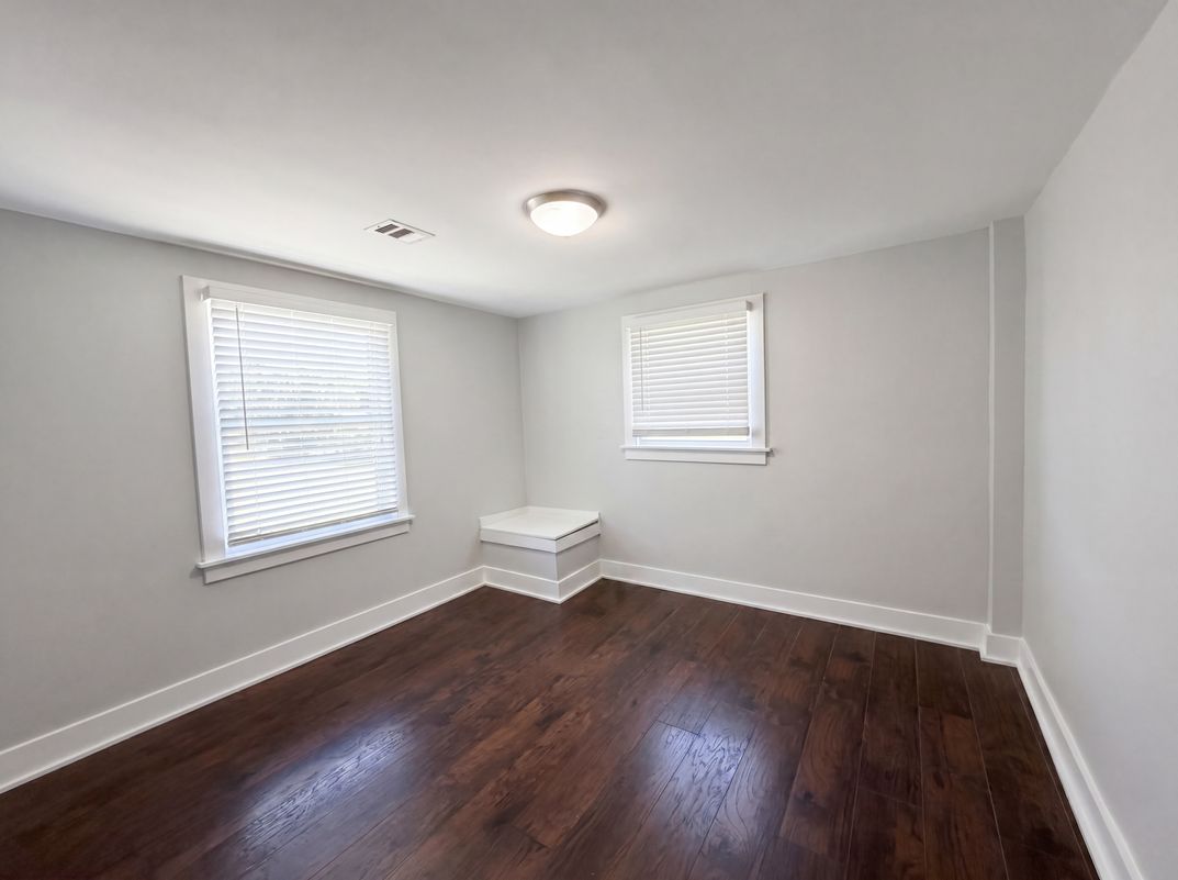 Photo 19 of 24 of 6515 Carriage Dr, Alexandria, VA