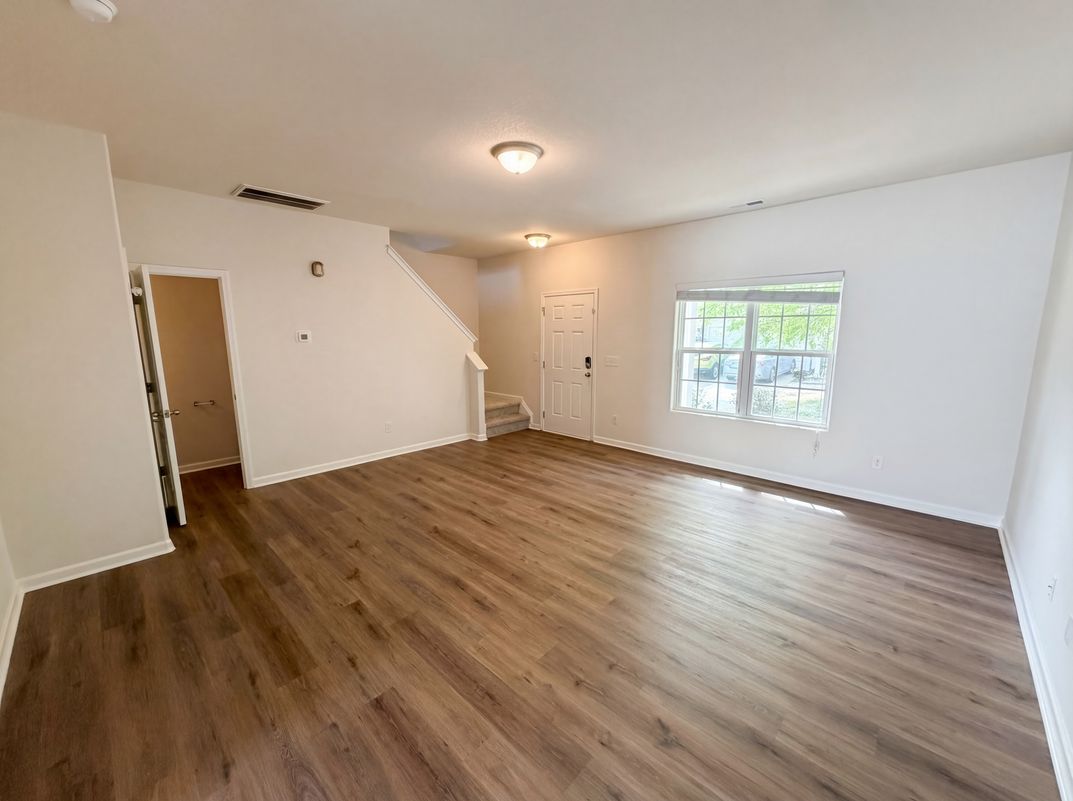 Photo 3 of 25 of 8321 Candlenut Ln, Charlotte, NC