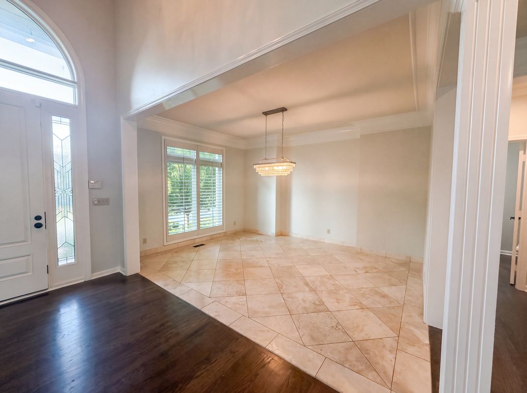 Photo 6 of 34 of 6003 N Cosby Ct, Kansas City, MO