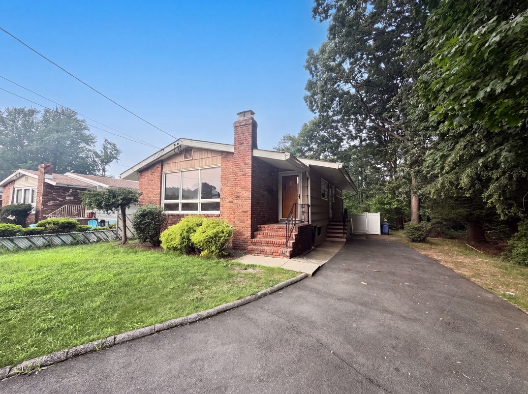Photo 20 of 23 of 35 Dapp Ct, Elmwood Park, NJ