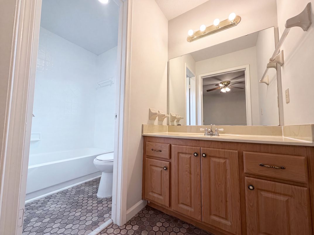 Photo 6 of 17 of 2441 Longwood St, Orange Park, FL